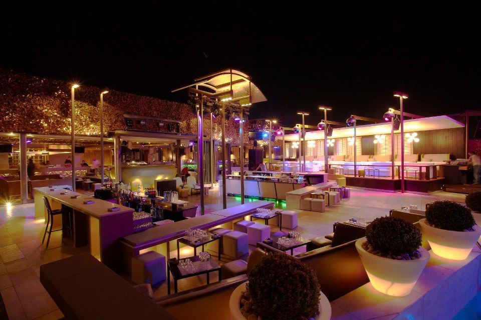 Επαγγελματικός φωτισμός Club Akrotiri